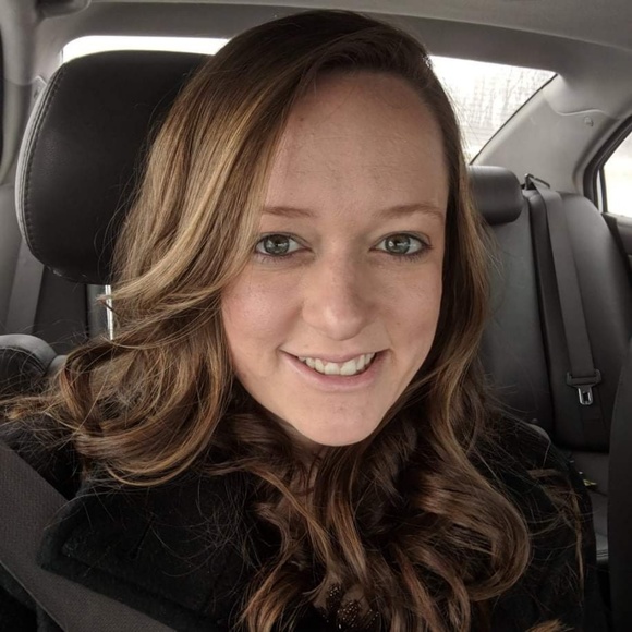 🇨🇦 Meet your Posher, Bobbie Jo 🇨🇦 - Picture 1 of 1